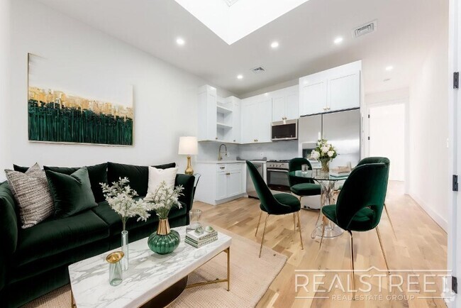 Building Photo - Stunning 4 Bed 2 Bath in Clinton Hill with... Unit 4 Rental