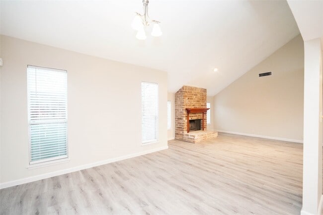 Photo - 5407 Oakhaven Ln