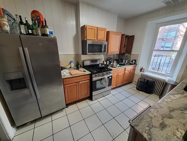 Building Photo - 684 Parker St Unit 2