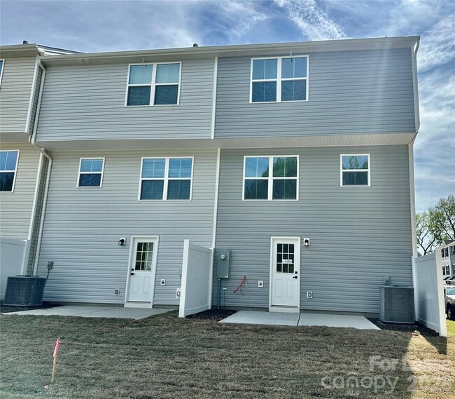 Photo - 8038 Sinnet Pl