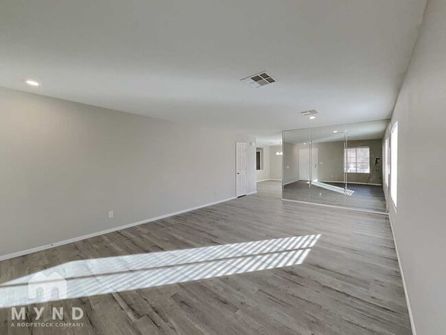 Photo - 5910 Hilmont St