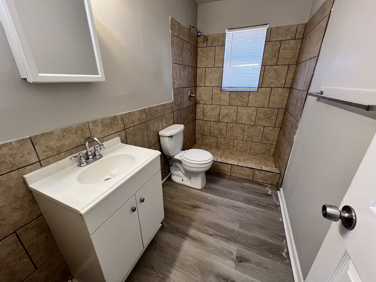 Photo - Kentwood Apartments Unit 1706 G
