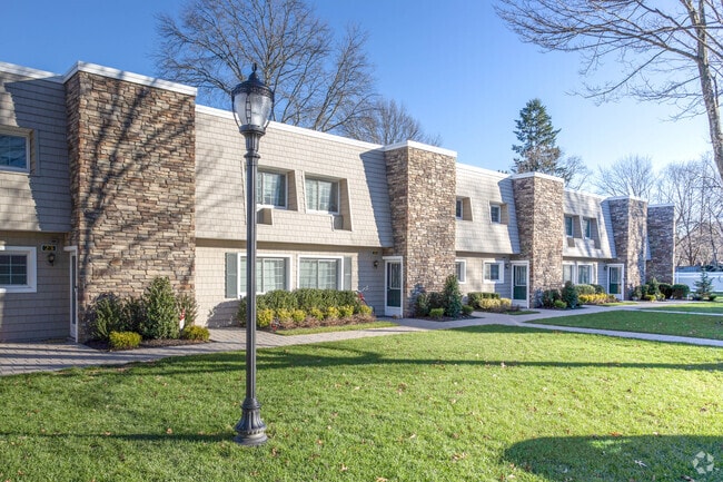 Fairfield Estates At Bohemia