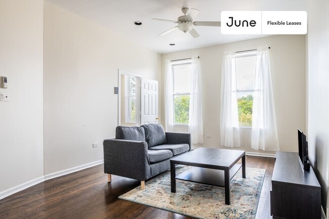 Building Photo - 2527 W Division St Rental