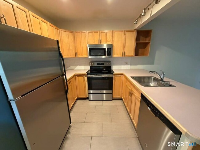 Photo - 75 Leslie Rd Unit D