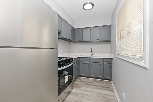 Photo - 7806-7812 S Troy