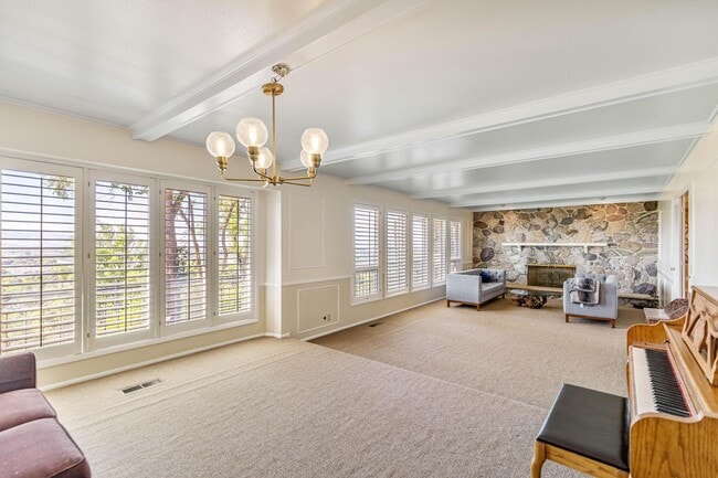 Photo - 531 Edgehill Dr