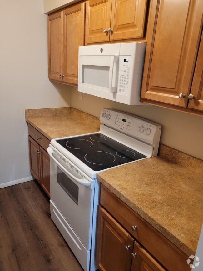 Building Photo - 4 Fortune Rd W Unit F Rental