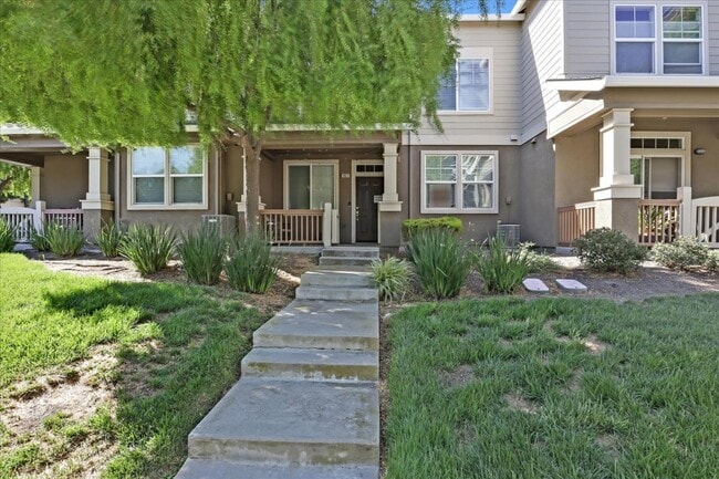 Photo - 292 Wildrose Common