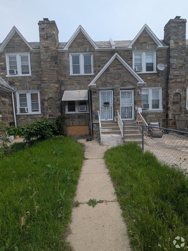 Building Photo - Beautiful Row - Castor Gardens Rental