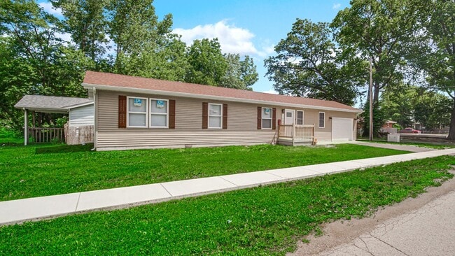 Photo - 2689 Cass St