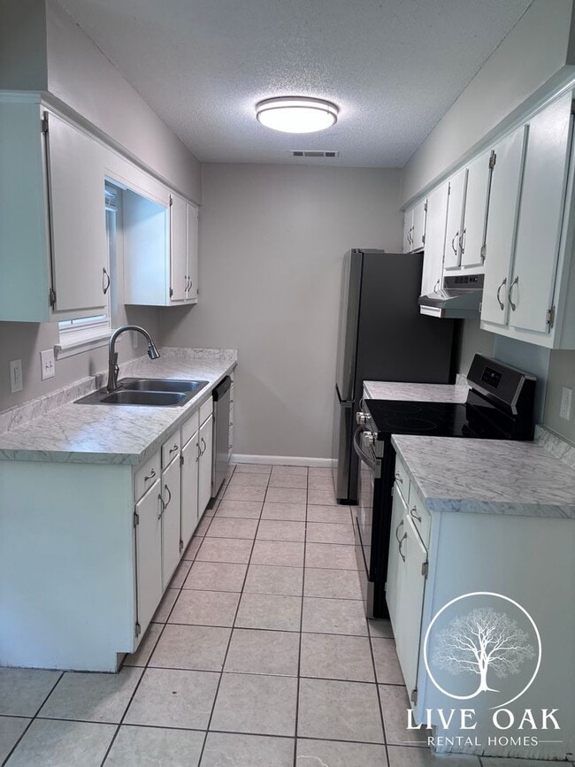 Photo - 626 Fleming Rd