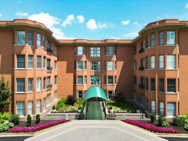Building Photo - 750 S Hanley Rd Unit 370 Rental