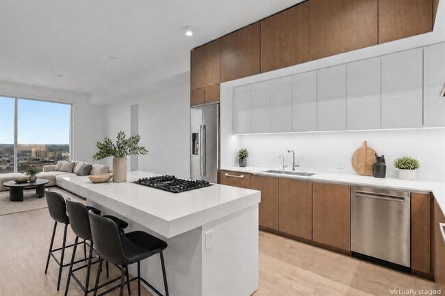 Building Photo - 313 W 17th St Unit 2603