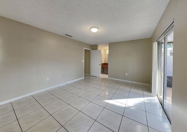 Photo - 2715 Taylor St