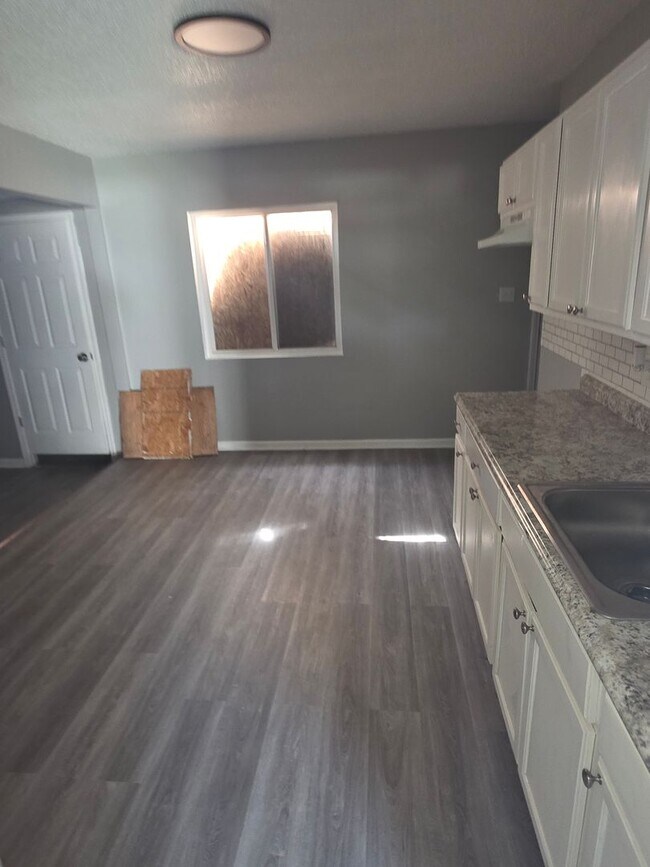 Photo - 1420 Williams St