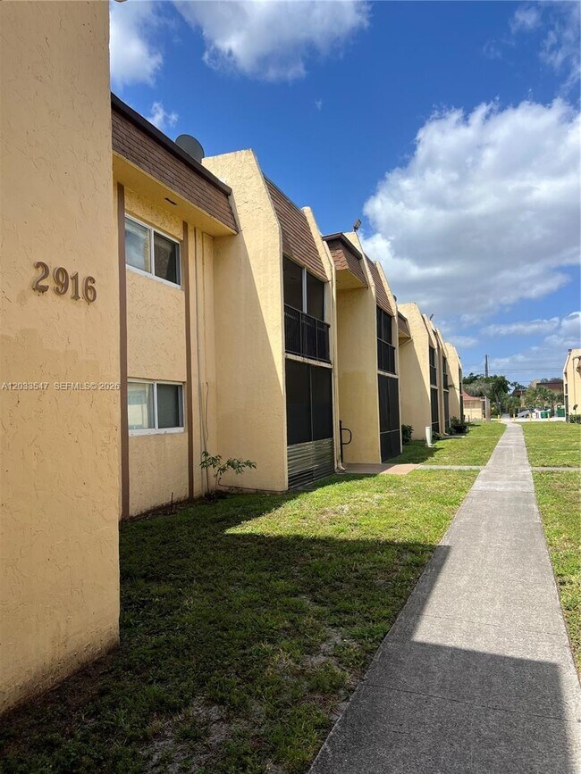 Photo - 2916 NW 55th Ave Unidad 2A