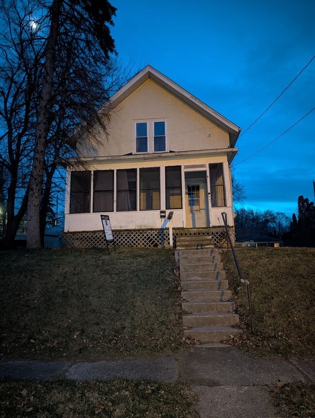 Photo - Charming 3 Bedroom Home with Screened Porch and 2 Car Garage