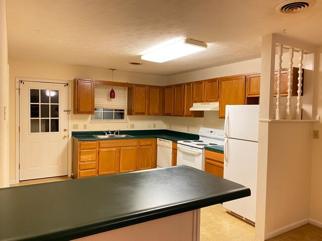 1151/1153 Chucky Pike Duplex - 1151/1153 Chucky Pike Duplex Apartment Unit 1151 N. Chucky  Pike