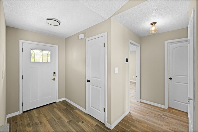 Photo - 485 Lakeshore Dr