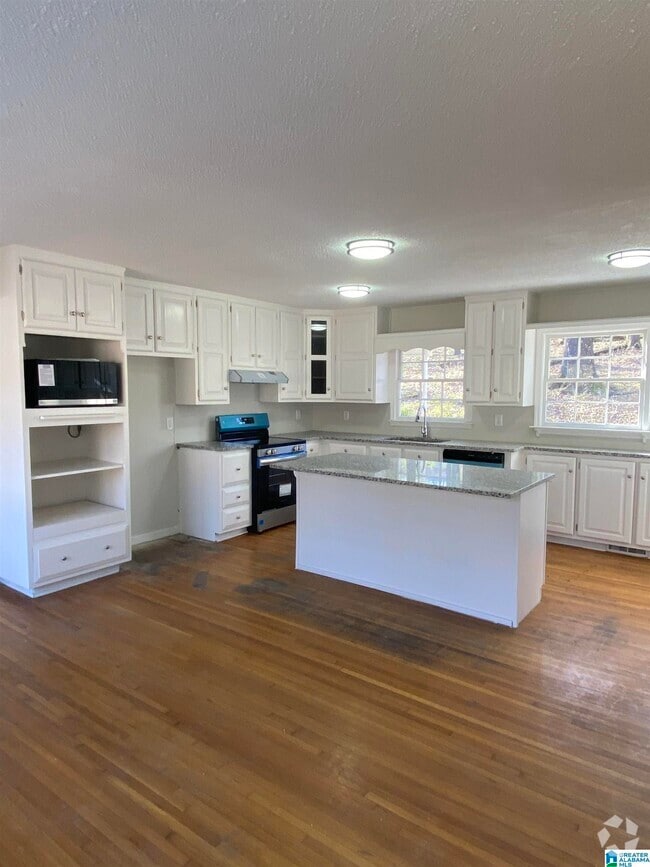 Building Photo - 2344 3rd Way NE Rental