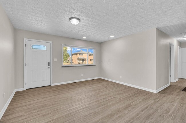Photo - 3134 Medina Ave