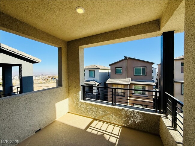 Building Photo - 1544 Little Penguin St