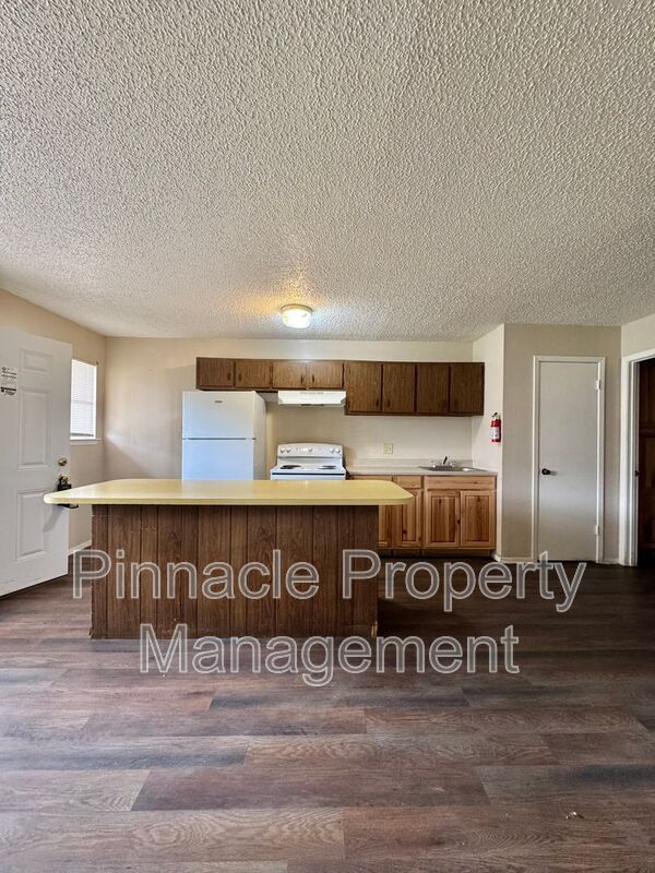 Building Photo - 332 Preusser St Unit #5