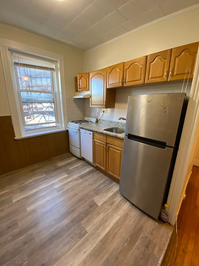 Photo - 126 Warren St Apartments