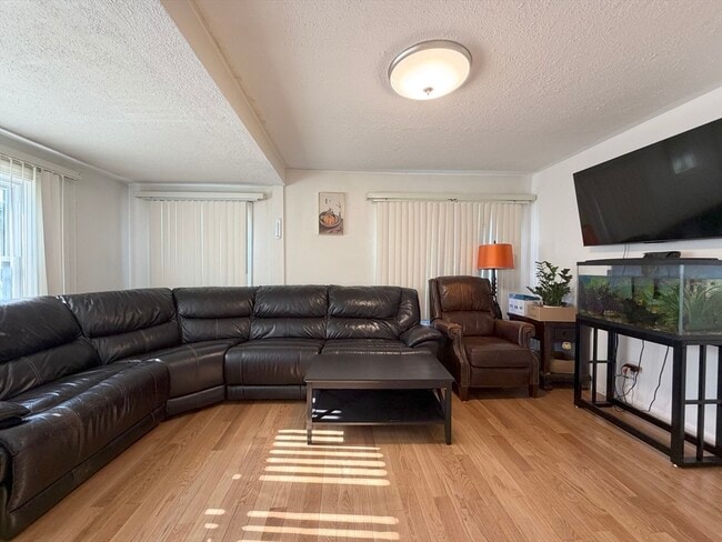 Photo - 10 W Elm Ave