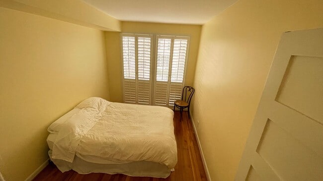 Building Photo - Spacious in SW