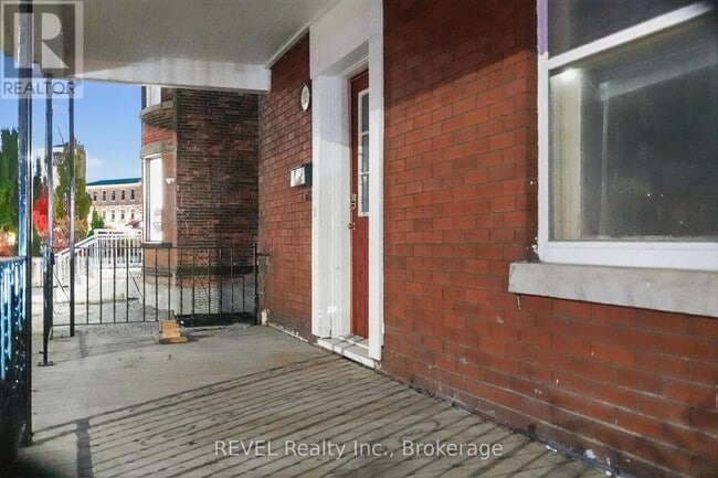 Photo - 303 Merritt St