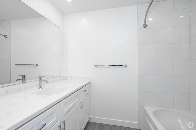 1BR, 1BA - 750 SF