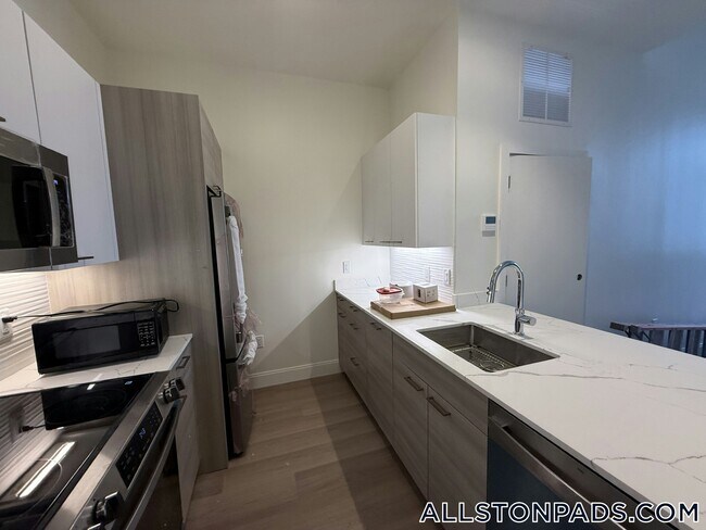 Photo - 1079 Commonwealth Ave Unidad 241