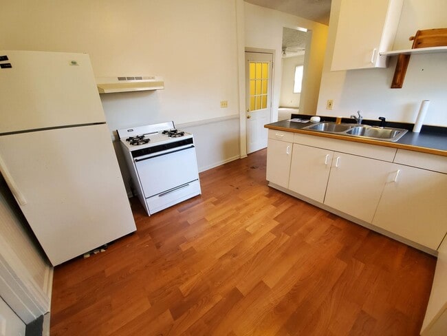 74-78 Stewart St - 74-78 Stewart St Apartment Unit 78 Stewart St