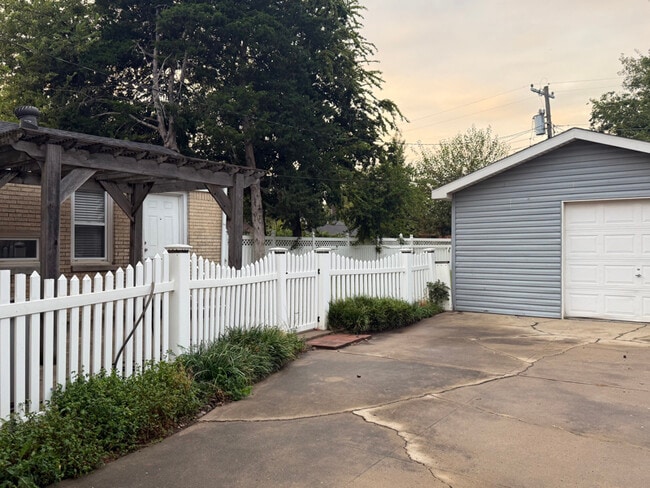 Photo - 3329 NW 24th St
