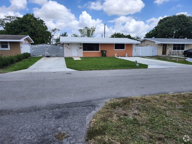 Building Photo - 7831 NW 10th St Rental