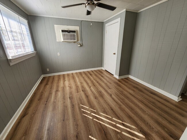 349B HICKORY HEIGHTS - 2BD-1BA Near APSU and Downtown!!!