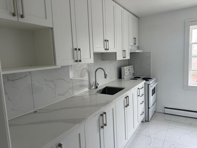 Photo - Recently updated 2-Bedroom Apartment for Rent in Oshawa Unité Apt. 4
