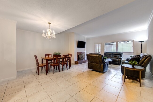 Building Photo - 2232 S Piney Point Rd Unit 110