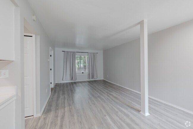 2BR, 1BA - 900SF - Living Room - Masonic Estates