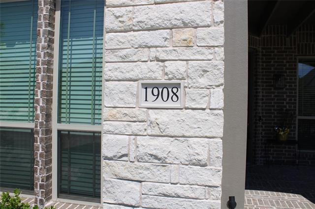 Photo - 1908 Midhurst Dr
