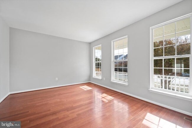 Photo - 103 Holmes St