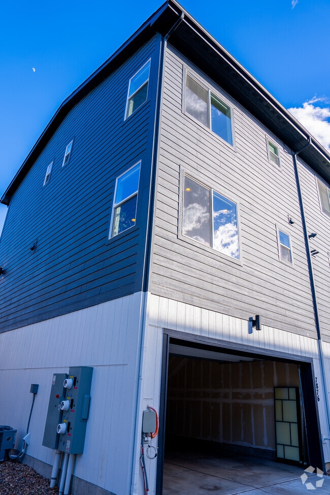 Building Photo - 7876 W 43rd Cir Rental