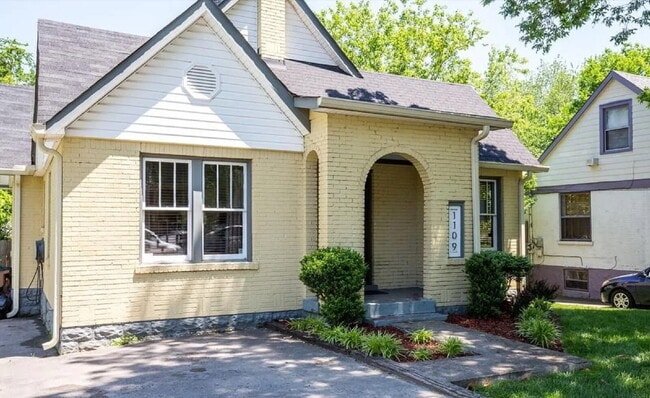 Cute 3 bed w/bonus space. Fenced yard. Loc... - Cute 3 bed w/bonus space. Fenced yard. Loc... Apartamento