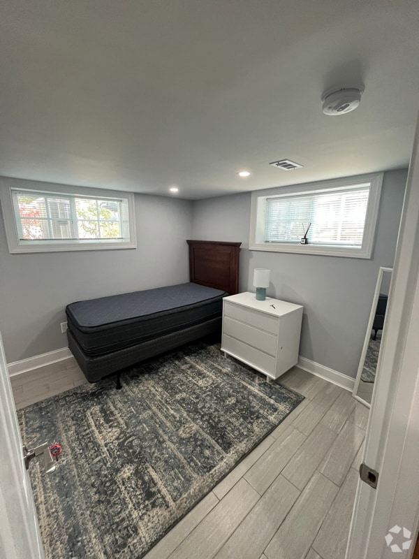 Building Photo - 1933 Lewis Ave Rental