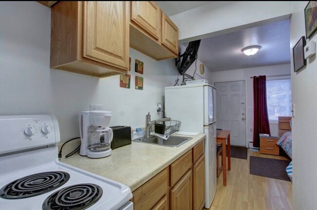 Photo - 914 W 23rd Ave Unit Cute Studio for Singles