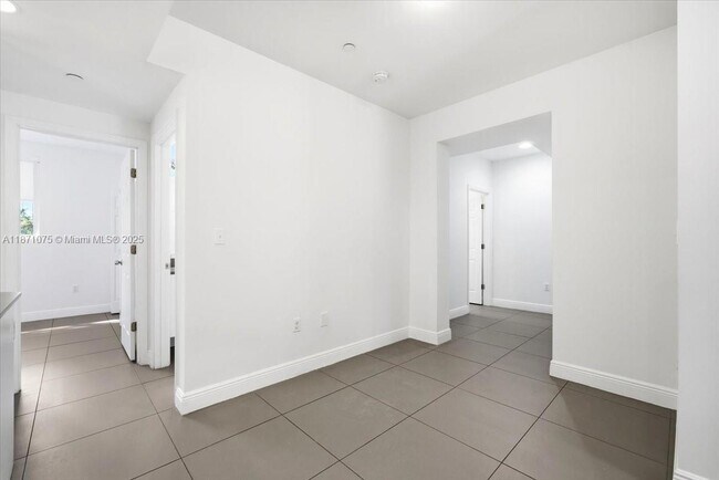 Photo - 541 NW 33rd St Unit 1