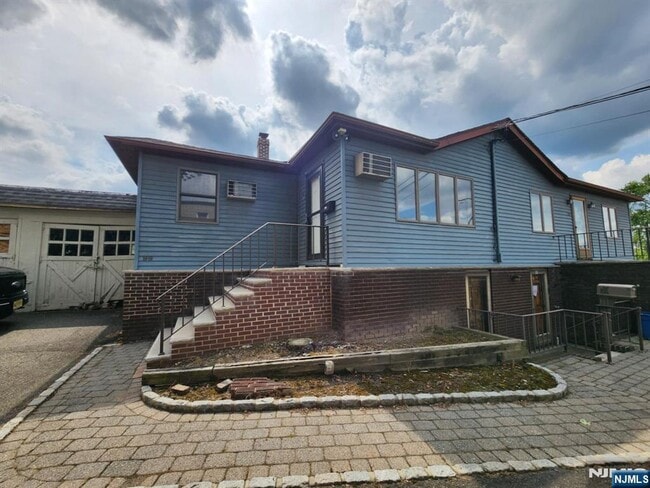 Building Photo - 99 Belmount Ave Rental