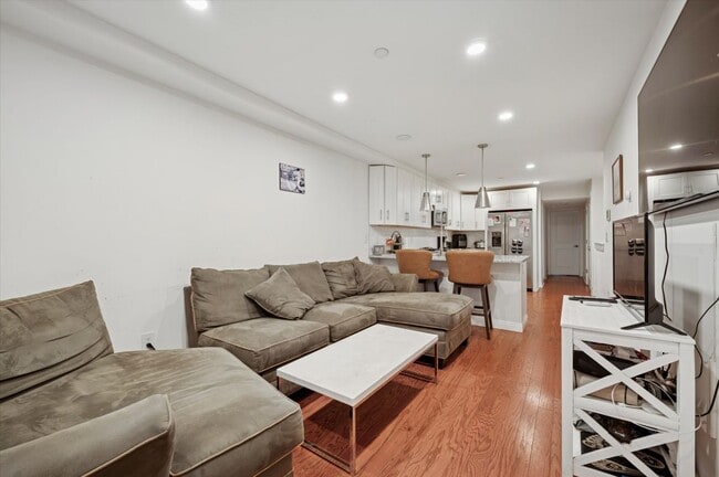 Photo - 970 N Marshall St